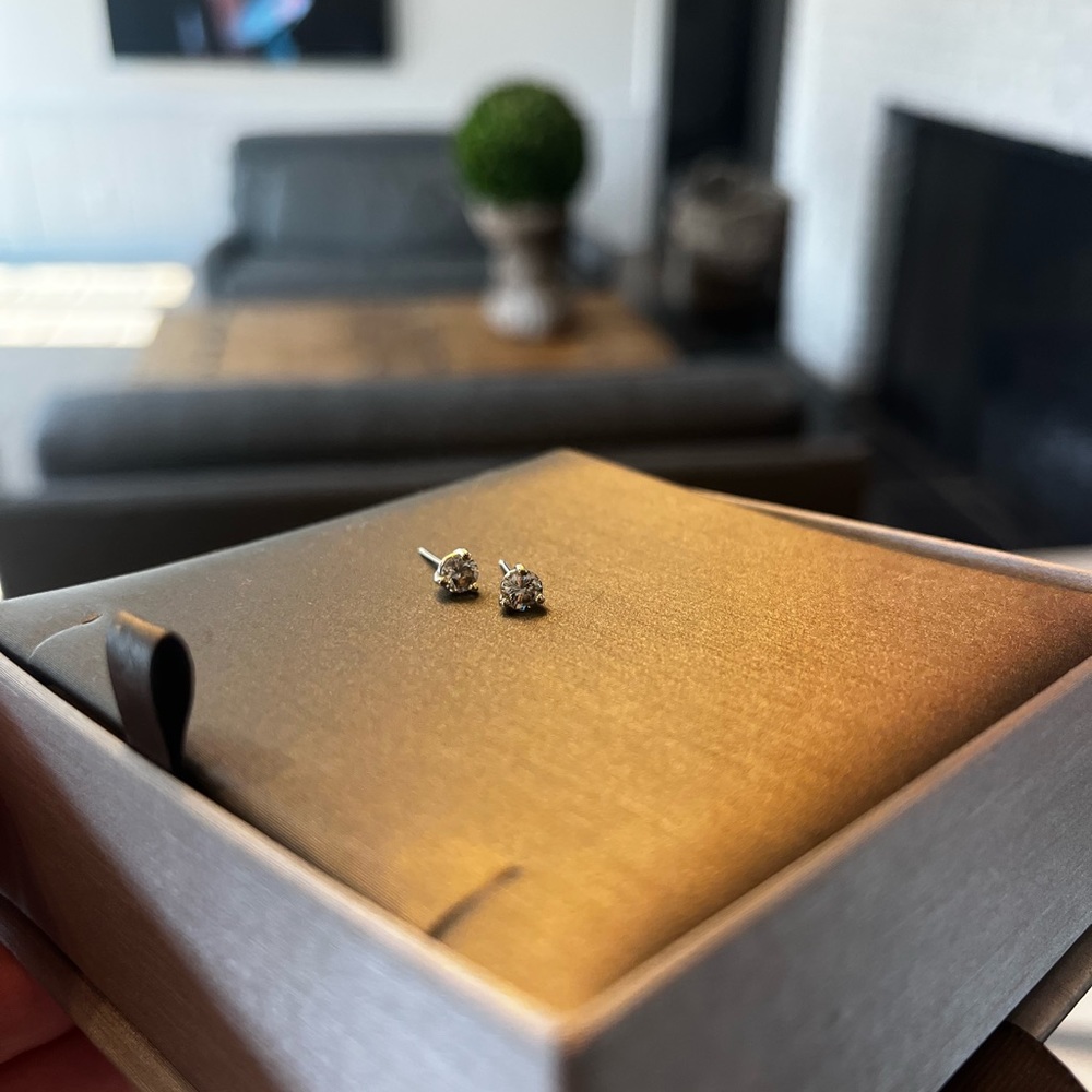Diamond Stud Earrings. Silver. 0.5 carat.